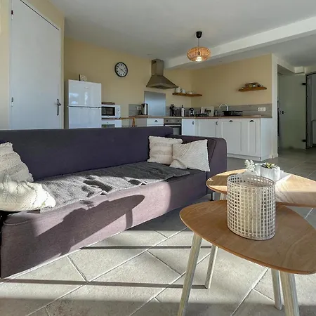 Pet Friendly In Andre De Roquepe *