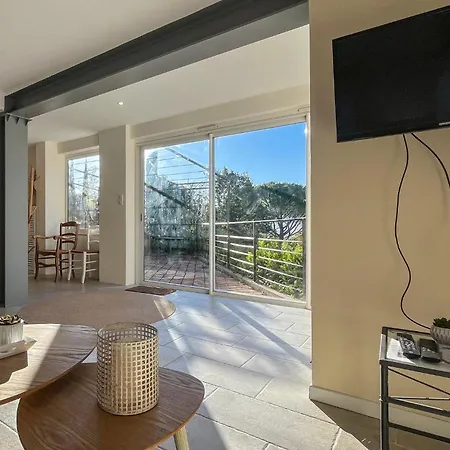 Pet Friendly In Andre De Roquepe * Saint-André-de-Roquepertuis