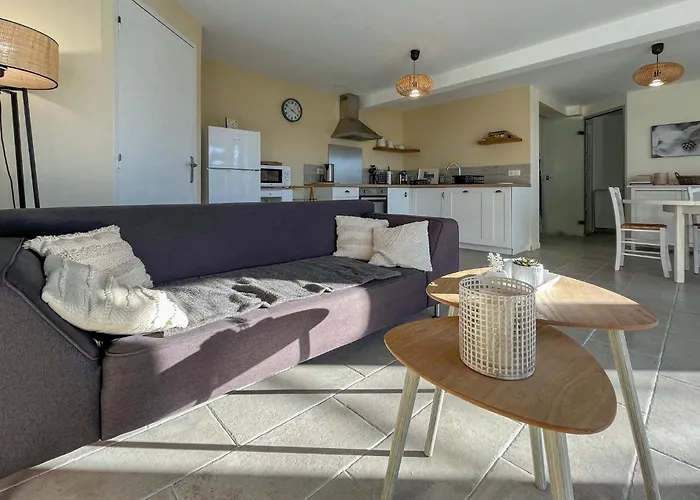 2 Bedroom Lovely In Andre De Roquepe *